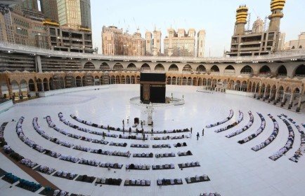 10 Nights 3 Star April Umrah Package 2026