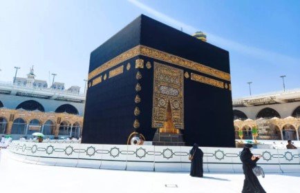 10 Nights 5 Star April Umrah Package 2026