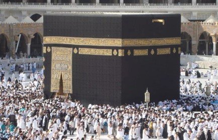 10 Nights 4 Star April Umrah Package 2026